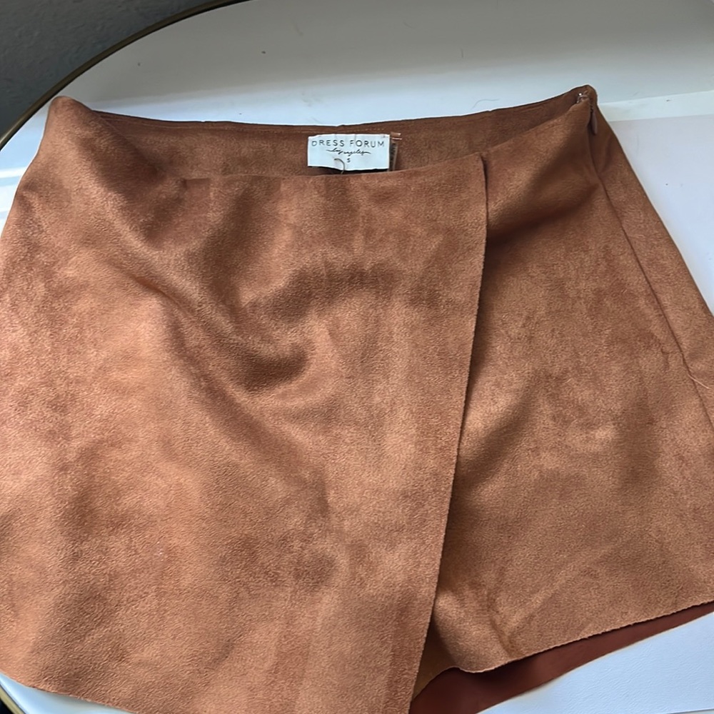 Dress Forum Los Angeles suede skort